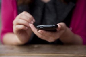 Älypuhelimen käytön aiheuttamat terveyshaitat