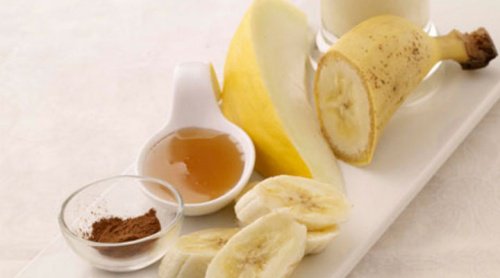 banaani, hunaja ja kaneli