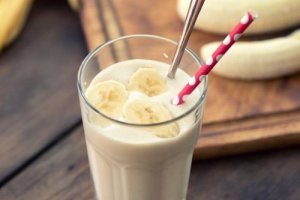 Kolesterolia alentava verkkomeloni-banaanismoothie