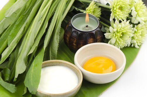 Voit tehdä hoitavan naamion rintojen iholle.