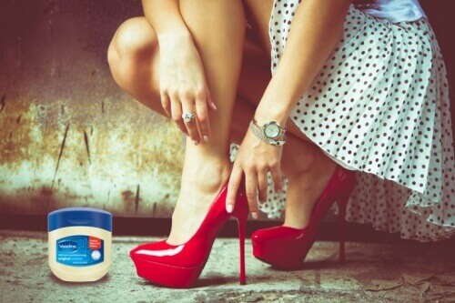 vaseliini auttaa pitämään kenkäsi hankaamatta