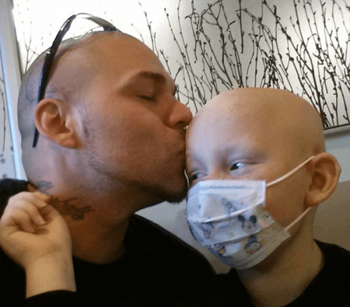 isä tatuoi poikansa arven itseensä