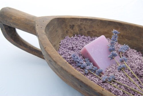 Kotitekoinen saippua on hyväksi tulehtuneelle ja herkälle iholle.