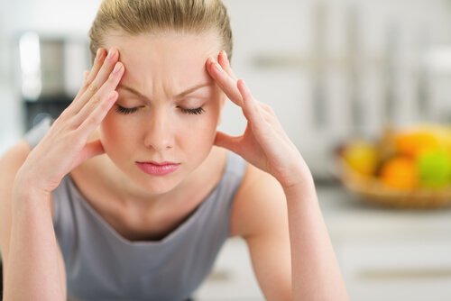Leukakivun yhteydessä voi esiintyä myös päänsärkyä.