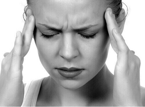 krooninen väsymys aiheuttaa myös päänsärkyjä