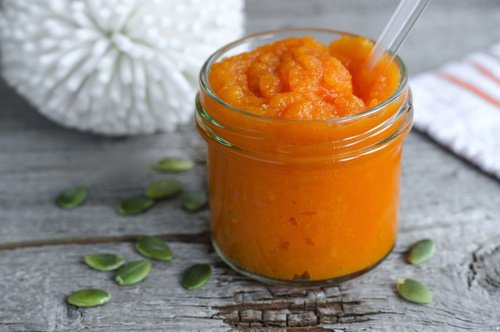 Voit hoitaa suonikohjuja omenaviinietikasta ja porkkanasta valmistetun seoksen avulla.