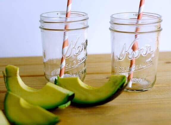 Avokado auttaa nostattamaan mielialaa.