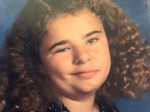 Tämä tyttö selätti syövän kolmevuotiaana, mutta ei selvinnyt koulukiusaamisesta