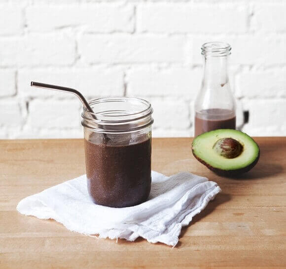 Kaakao ja avokado smoothiessa