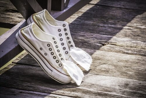 kengät kuivumassa pesun jälkeen