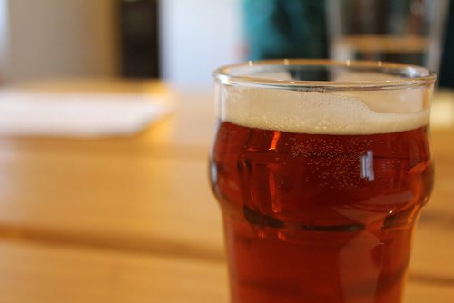 Olut auttaa vahvistamaan karvatuppia.