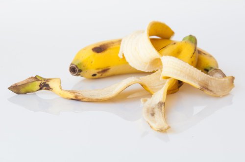 luomien poistaminen banaaninkuorilla