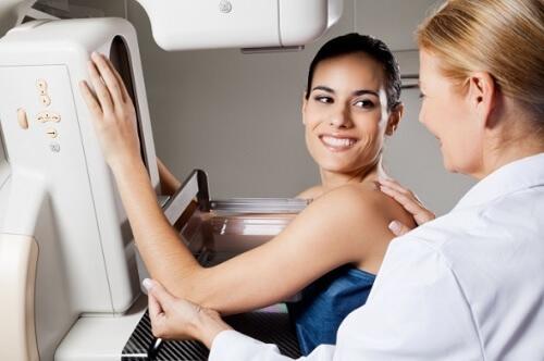Jos sinulla on tiheät rinnat, on suositeltavaa käydä mammografiassa vuosittain.