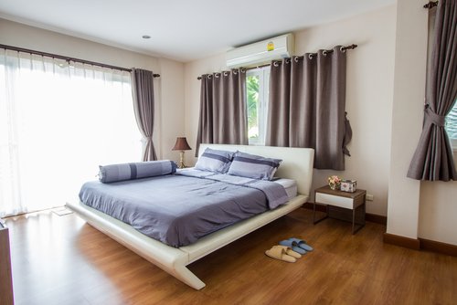 Makuuhuoneen värimaailma kannattaa miettiä tarkkaan.