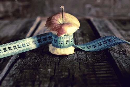 Omena ja mittanauha