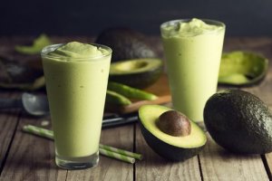 Avokadosmoothie painonpudotukseen ja lihasten kasvattamiseen