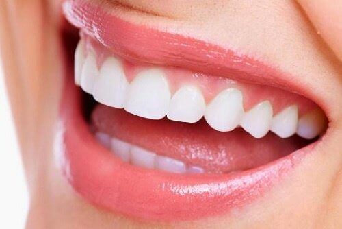 valkoiset hampaat