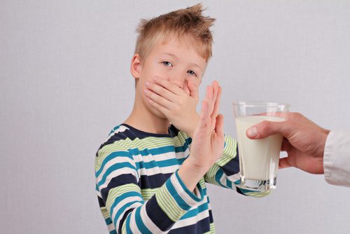 Lapsella laktoosi-intoleranssi voi ilmetä pahoinvointina ja oksenteluna.