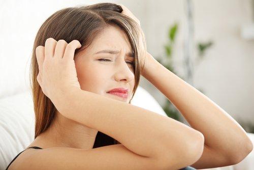 Kova päänsärky voi olla yksi oire, joka enteilee aivohalvausta.