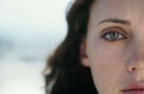 Vahvakin nainen pelkää tulevansa loukatuksi.