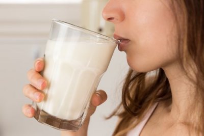 Maito ja Hunaja: 7 mahtavaa syytä juoda maitoa hunajan kera