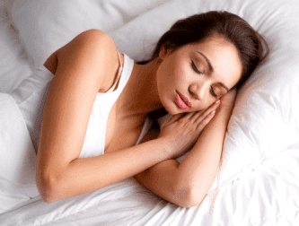 Saksanpähkinät auttavat parantamaan unenlaatua.