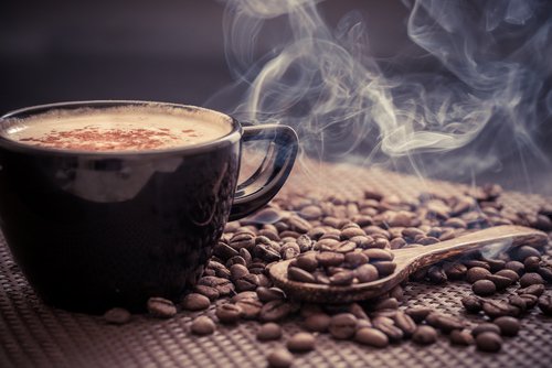 Kofeiini nostaa adrenaliinitasoja.