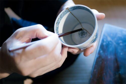 Tämä japanilainen tekniikka rikkinäisen keramiikan korjaamiseen antaa ajattelemisen aihetta