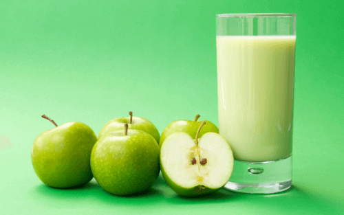 smoothie vihreästä omenasta