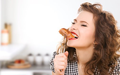7 yleistä ilmavaivojen aiheuttajaa - liian nopeasti syöminen.