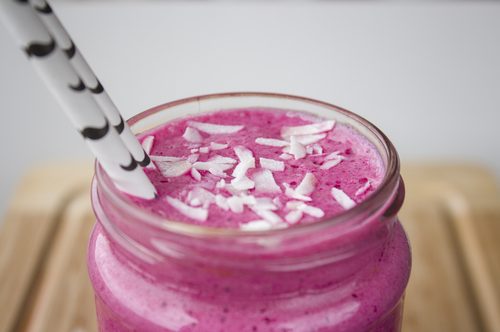 Kokeile mitä tämä kookos-inkivääri-punajuurismoothie voi tehdä sinulle Kokeile mitä tämä kookos-inkivääri-punajuurismoothie voi tehdä sinulle