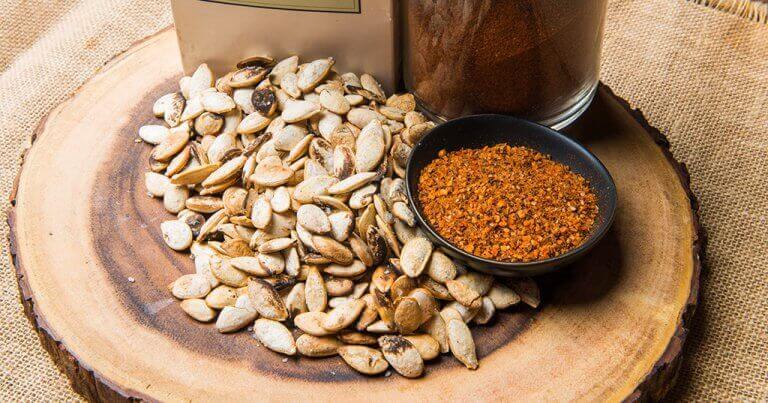 Kurpitsansiemeniä ei kannata syödä suuria määriä kerralla, sillä ne saattavat aiheuttaa väsymystä.