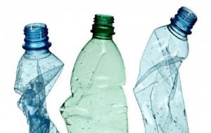 12 hauskaa ideaa muovipullojen uusiokäyttöön ja kierrätykseen