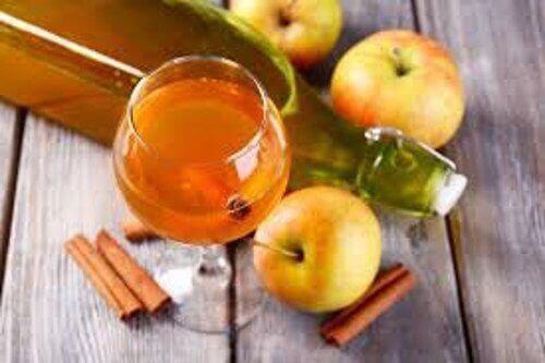 8 hyötyä ruokalusikallisesta omenaviinietikkaa päivässä