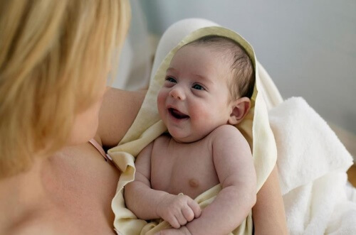 kylpy avuksi vauvan koliikkiin