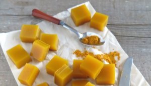 Hyytelökuutiot hunajasta ja kurkumasta - oiva tulehduksen lievittäjä