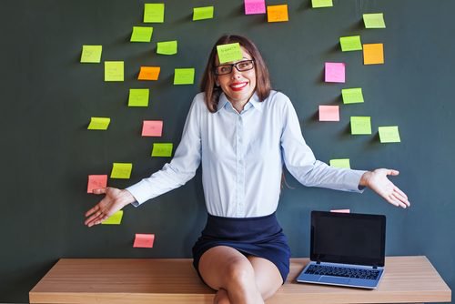 nainen ja post it -laput
