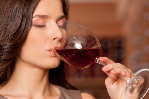 elohiiri voi johtua liiasta alkoholin nauttimisesta