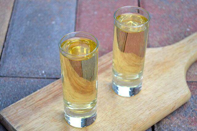 käytä luonnollista kärpäskarkotetta vodkasta