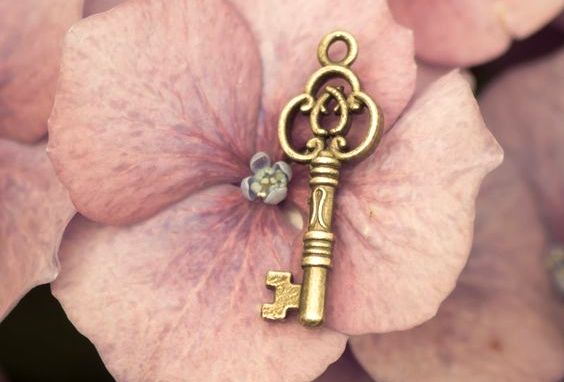 avain kukan päällä