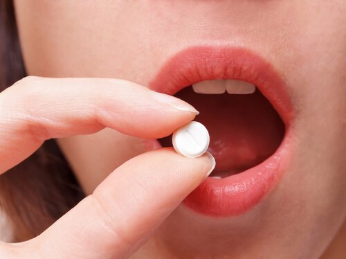 Metallin maku suussa voi johtua lääkkeistä.