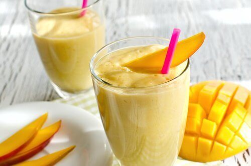 vähennä stressiä juomalla mangosmoothieta