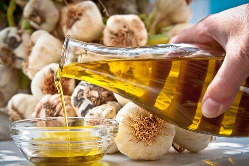 oliiviöljy ja valkosipuli hoitavat suonikohjuja