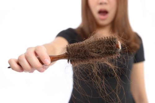 7 helppoa vinkkiä hiustenlähdön estämiseksi