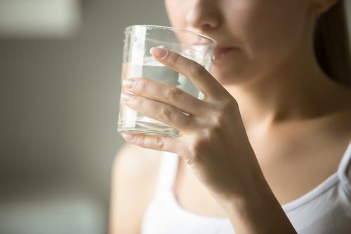 Terveysongelmat, jotka voitaisiin parantaa juomalla enemmän vettä päivittäin