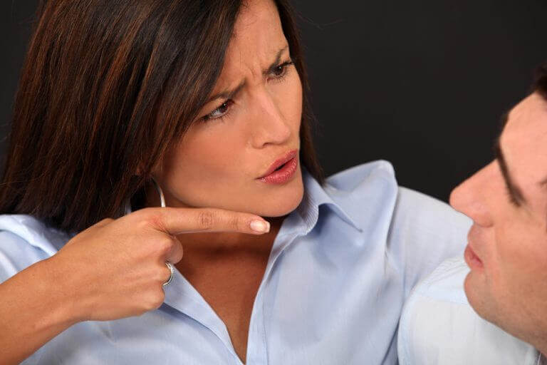 suhteen epäonnistuminen syytösten takia