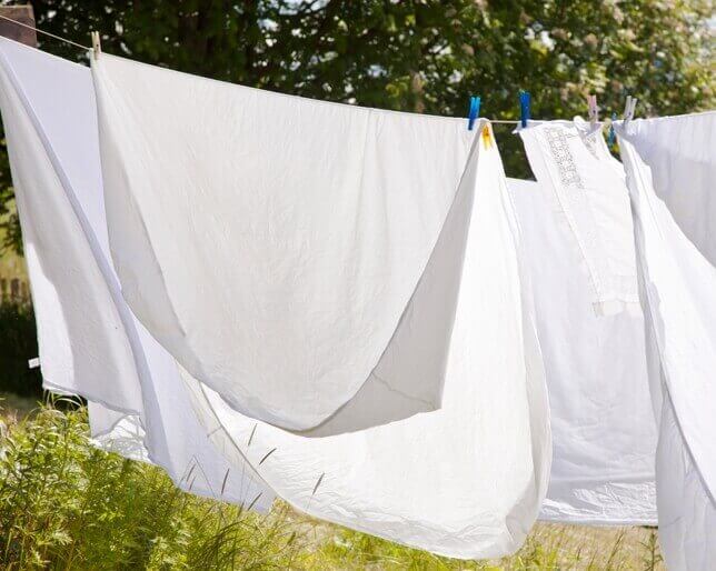 puhtaat valkeat lakanat