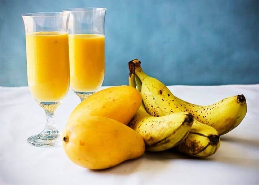 Mango-banaani-salaatti- smoothieta maksan puhdistukseen.