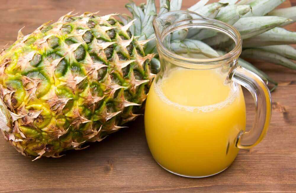 Ananas auttaa estämään turvotusta.