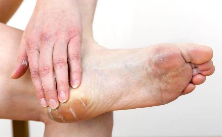 kosteusvoidetta jalkoihin